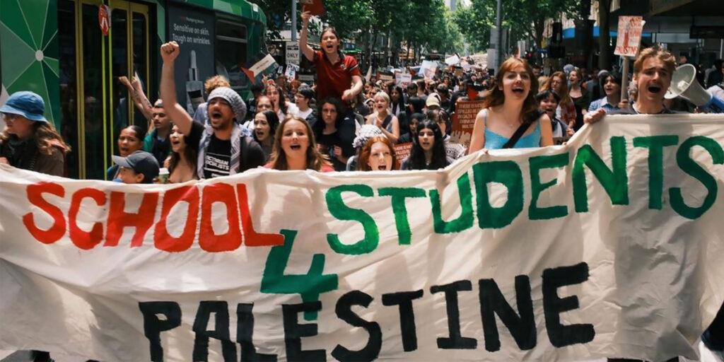 Melbourne school students March down Swanston St protesting in support of Palestine. Source: www.instagram.com/schoolstudents4palestine